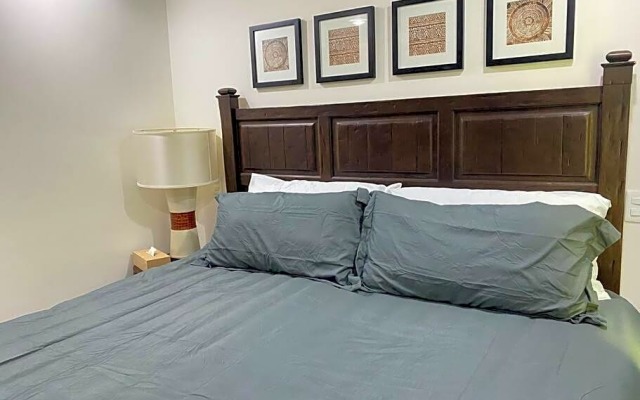 GRAN UBICACIÓN, en la zona de SANTA FE, KING BED