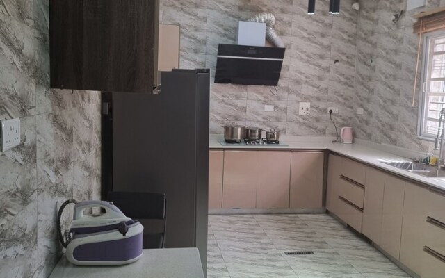 De James Hotels and Suites