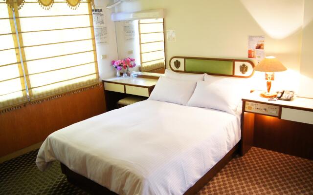 Famouse Hotel