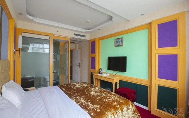 Roman Holiday Hotel (Wuhan Xibei Lake)