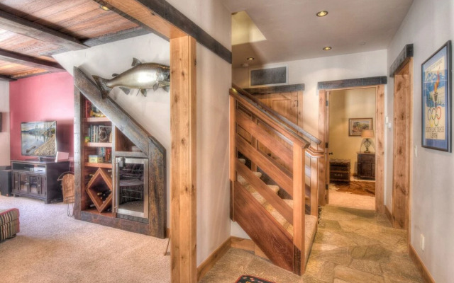 Ridge Court Barrel Relax in Private Hot Tub
