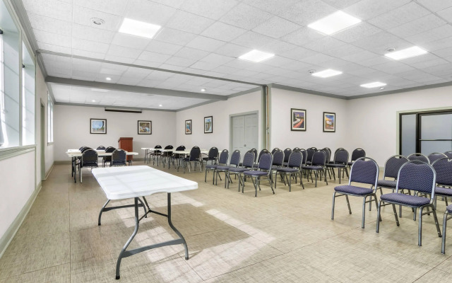 Quality Inn & Suites Greenville - Haywood Mall