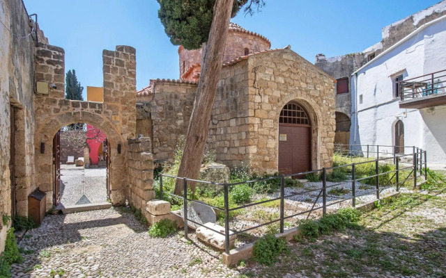 Saint Artemios Hotel and Oriental Suites