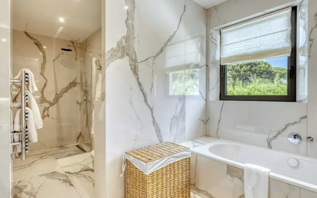 Luxurious Villa Facing the Baie des Canebiers