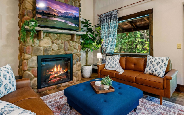 Blue Bird 3 Bedroom Cabin