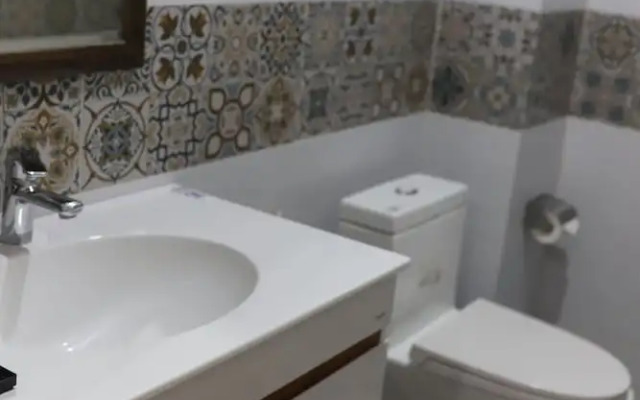 Luxe Paradise Suites Dich Vong Hau