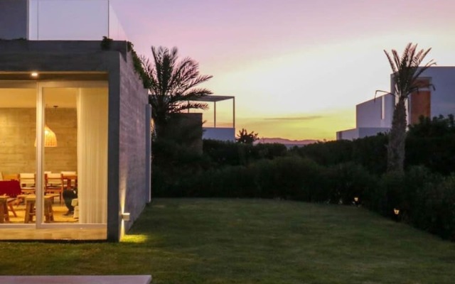 w Modern 4BR Villa With Private Pool in Paracas