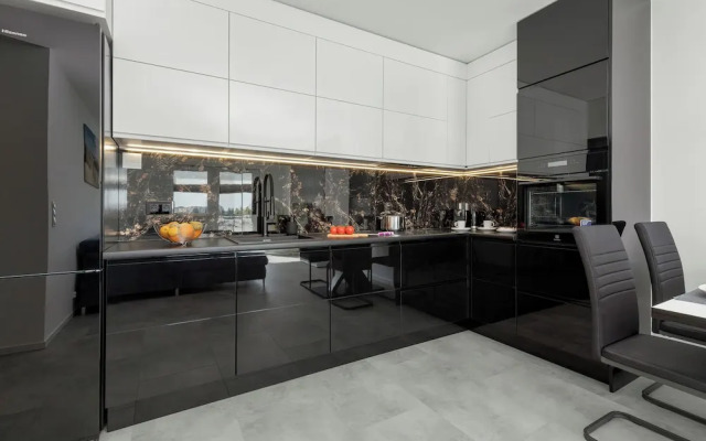 Apartment With Parking by Renters
