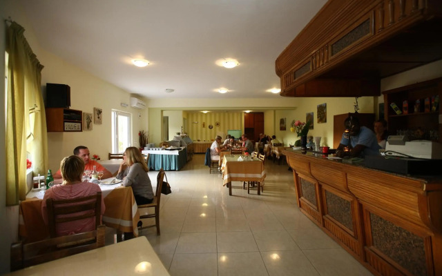 Ormos Atalia Aparthotel