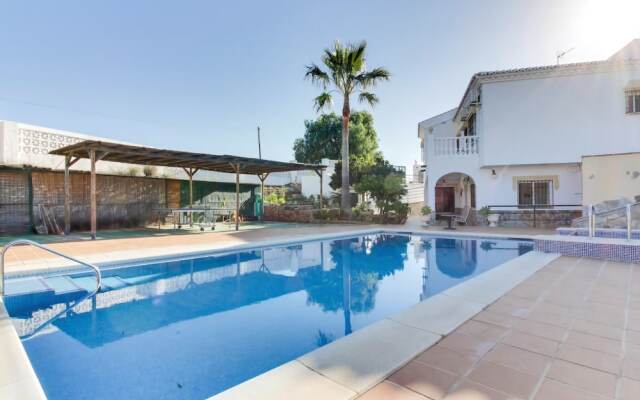 Villa Media Legua