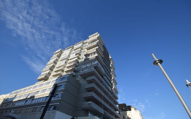 Isabella Penthouse 15th Floor, Seafront