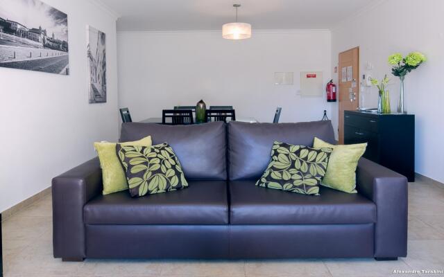 C04 - Pool View 3 Bed Apartment