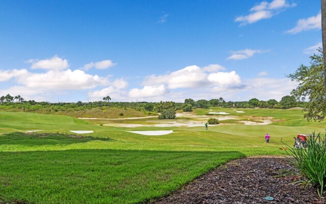 Rvh_326r Centre Court 3 Bedroom Condo
