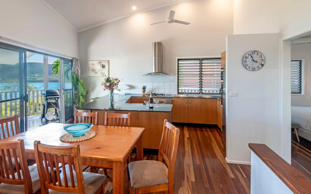 Casuarina 18 Ocean View House Central Location BBQ Golf Buggy – Guest Rooms – Hamilton Island