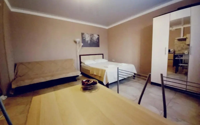 At Kamyshovaya 10 Guest House