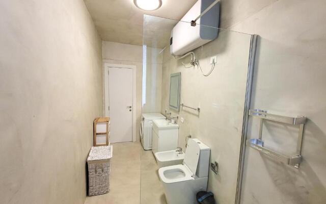 Boulevard 2 BR Apartment