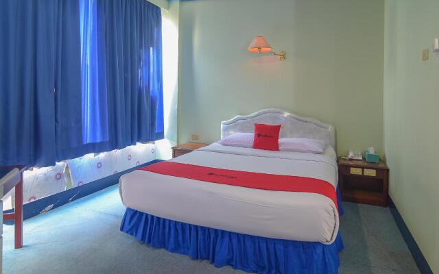 RedDoorz near Tugu Naga Singkawang