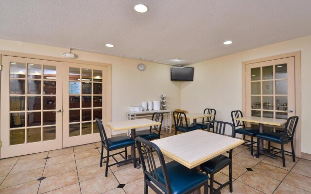 Red Carpet Inn - Newark Airport