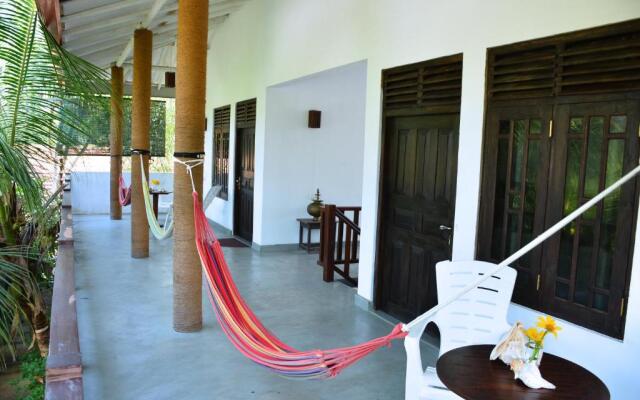 Little Sunshine Guest House & Restaurant
