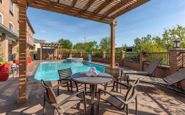 Best Western Airport Suites