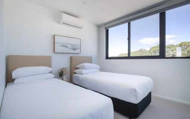 Superb 2-bed Apartment With Scenic Bay Views