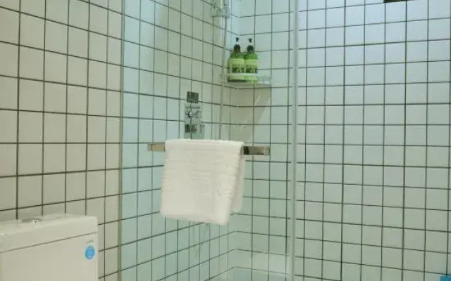 Zhengzhou Kelete Hotel (Yaozhuang Metro Station, Jinyu Industrial Zone)