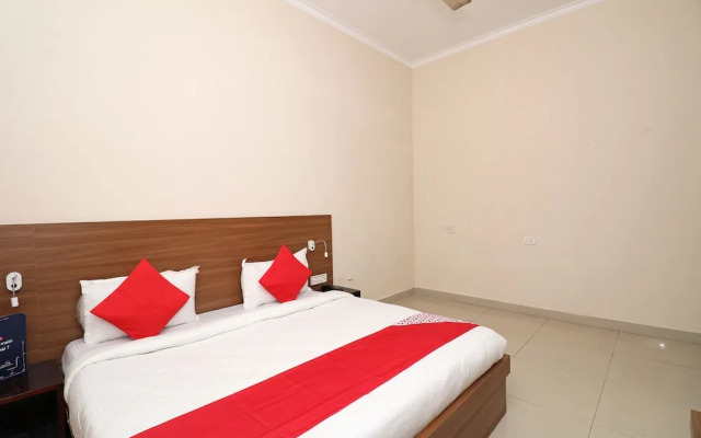 Capital O 23652 The Retreat