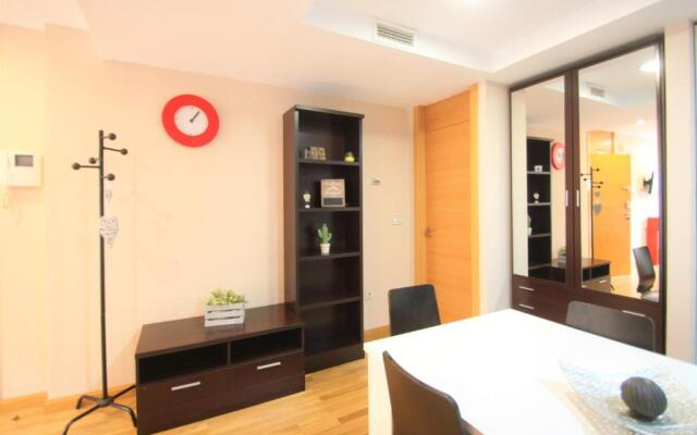 Modern CasaTuris Apartment with Castle Views A131