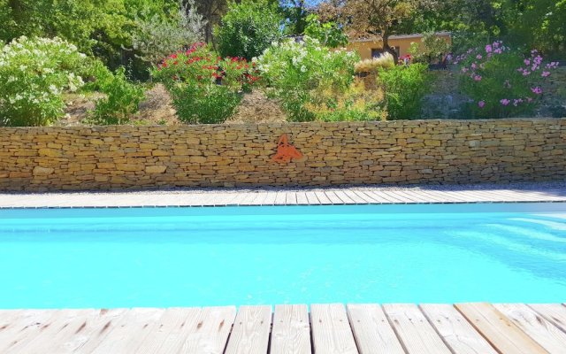 2 Tastefully Furnished Gites With Private Pool, 1Km From Faucon