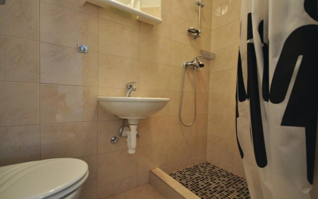 Amazing Home in Mimice With Wifi and 2 Bedrooms