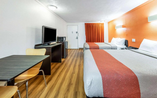 Motel 6 Mansfield, OH