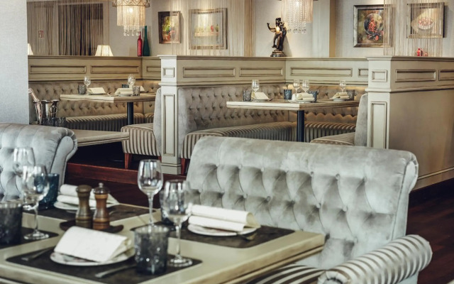 Ararat All Suites Hotel