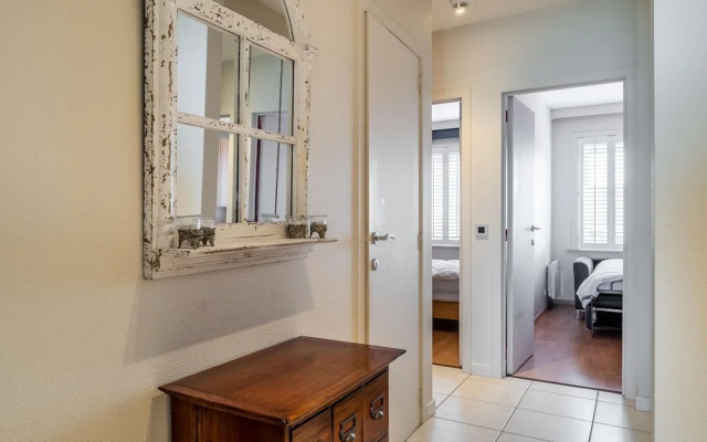 Apartment by Zeedijk With Sea View