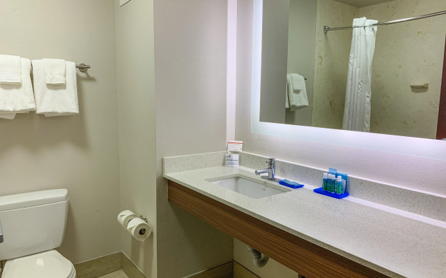 Holiday Inn Express & Suites Lexington Dtwn Area-Keenland by IHG