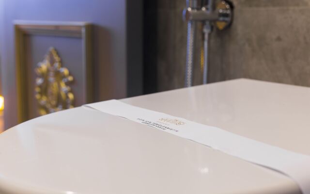 Real King Suite Hotel