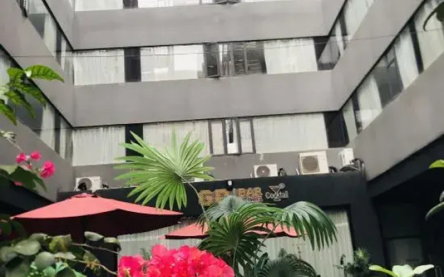 Zhuhai Xiangwang Hotel (Mingzhu City Rail Station)