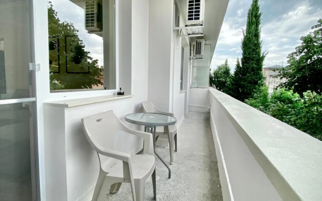 Stylish Top Centre Apartment for 4 guests