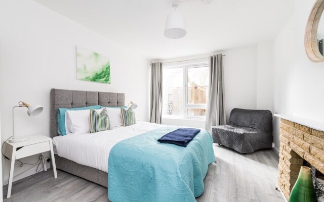 NEW Fantastic 4BD House Well Connected to City!