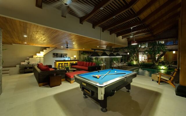 Villa 3br -100m to Kudetaseminyak Beach