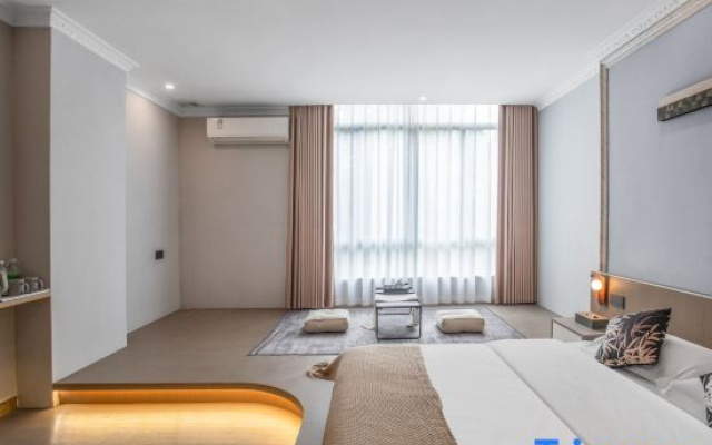 Yikela Yinying Apartment (Xinhui Wanda Plaza)