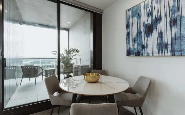 Panoramic Lake View 2-bed With Pool,