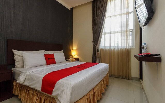 RedDoorz @ Jalan Gunung Merapi