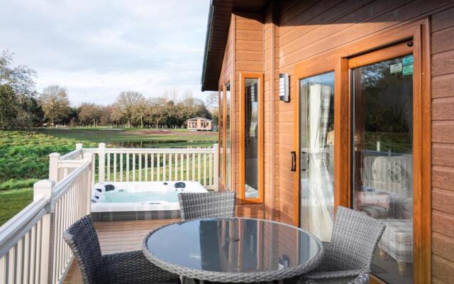 Lavender Lodge with Hot Tub