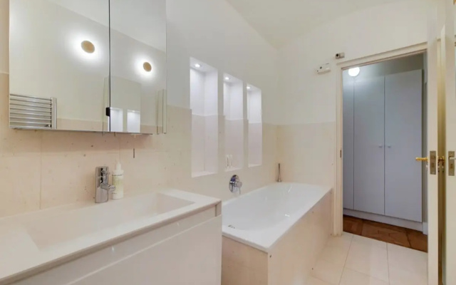 The Heart of South Kensington - Modern & Spacious 1BDR Apartment