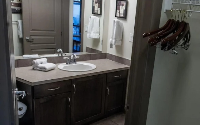 Pool Level 2 Bed, 1 Bath - Unit 371