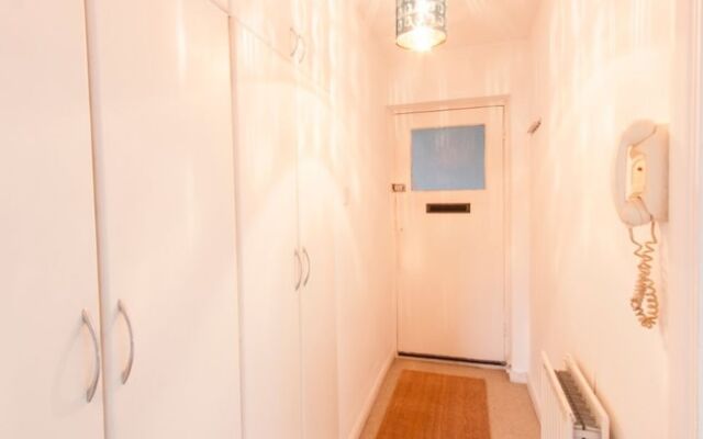 Bright & Airy 2-bedroom Flat for 6 in Blackheath