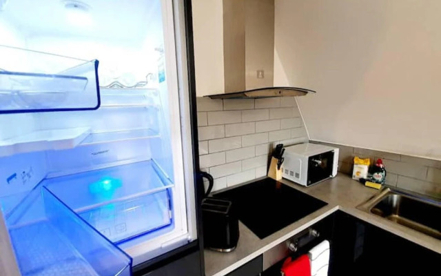 Comfortable 2BR Apartment in Bedford