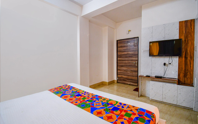 OYO Ruby Park Dream Palace Near Acropolis Mall