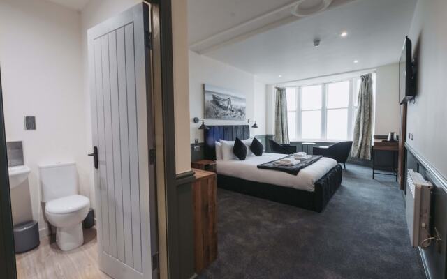 The Royal Bar & Shaker