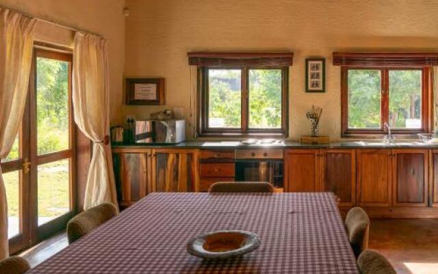 Impisi Safari Lodge